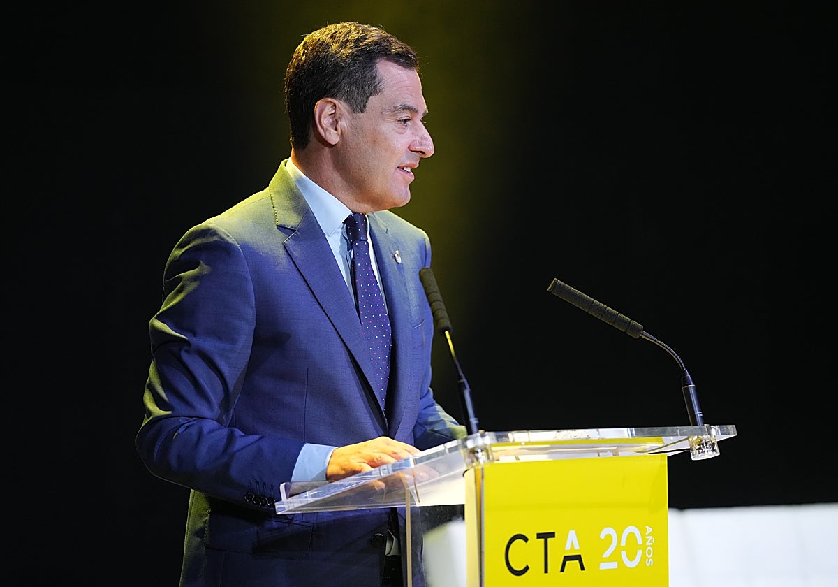 El presidente andaluz, Juanma Moreno, en su intervención en el XX aniversario de CTA.