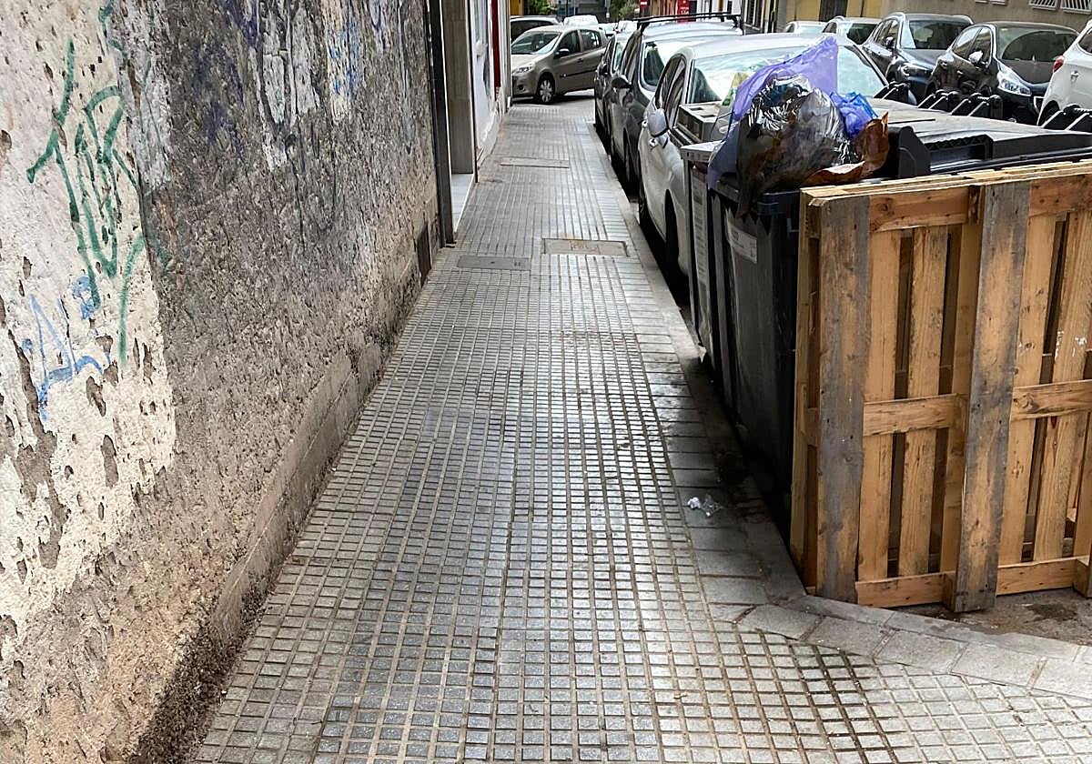 Vista de la suciedad incrustada en el suelo.