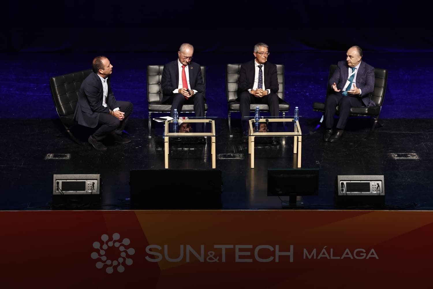 Sun and Tech Málaga regresa con 'Gente revolucionarIA'. Mesa inaugural con el alcalde de Málaga Francisco de la Torre, el presidente de la Diputación Francisco Salado y Juan Ignacio Zafra, máximo responsable de Caixabank