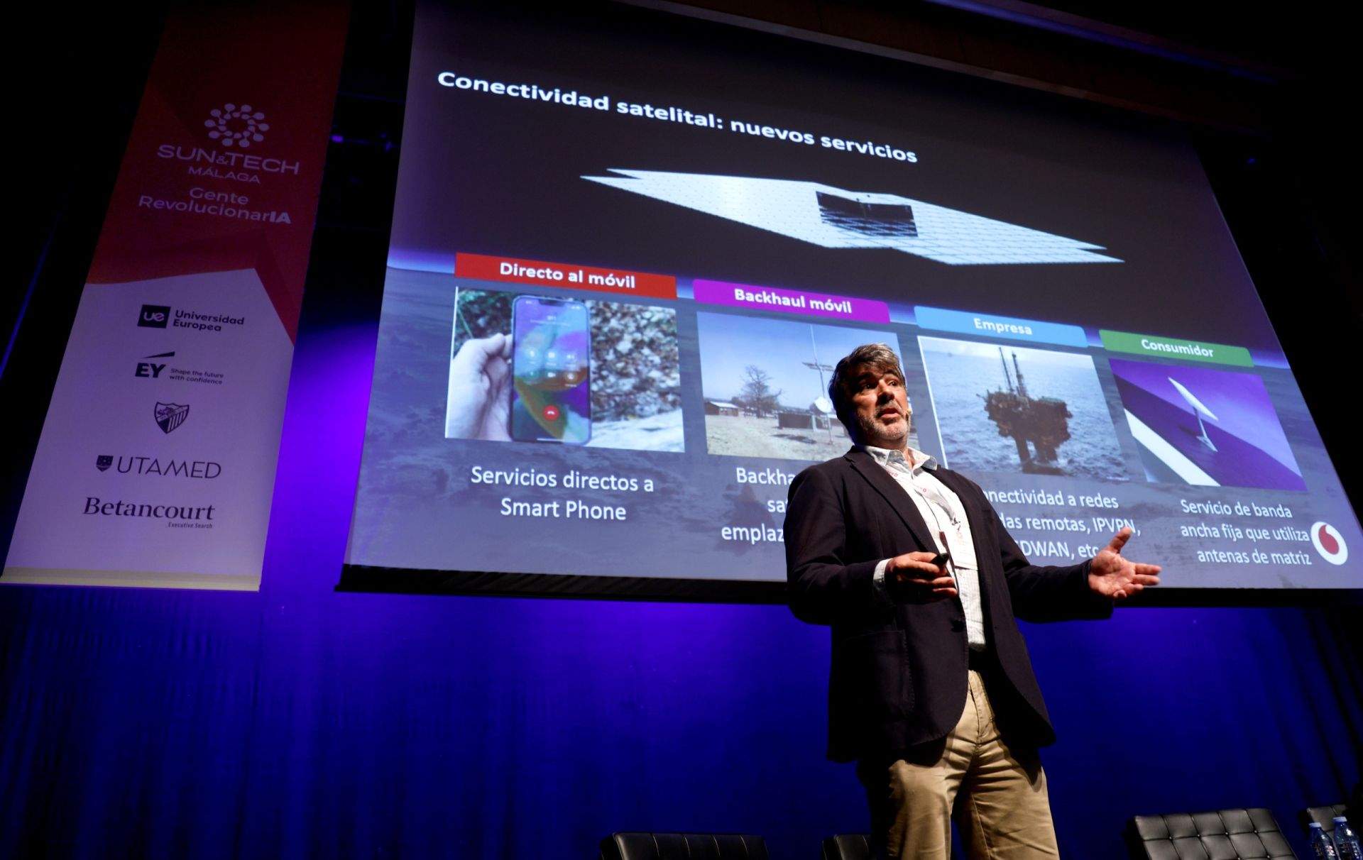 Málaga Satellite Center: la cobertura universal de Internet llegará por el espacio. Charla de Jesús Amores, de Vodafone