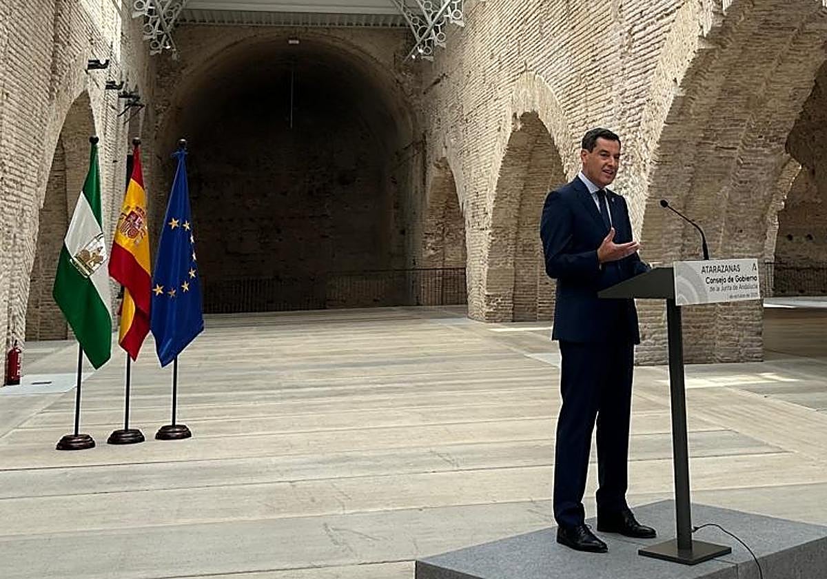 Juanma Moreno, tras el Consejo de Gobierno celebrado en las Reales Atarazanas de Sevilla.