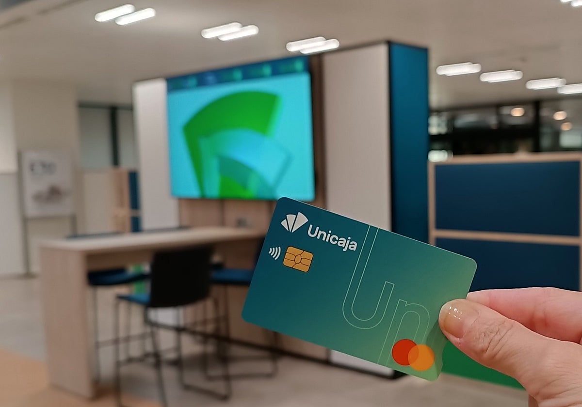 Unicaja refuerza su posicionamiento entre la clientela joven con una nueva tarjeta de débito
