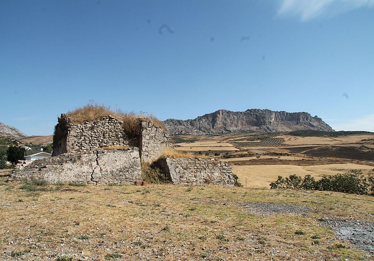 El castillo de Jévar está al sur del Torcal