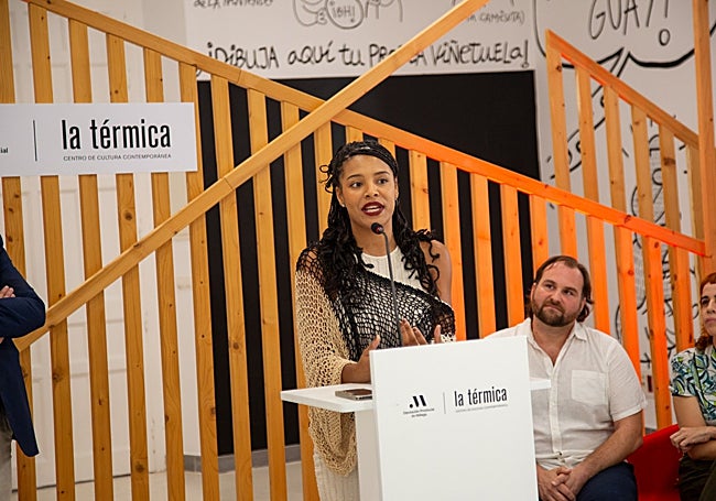 La malagueña Carla Hayes presenta Este mar llamado mi espalda.