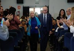 Jane Goodall, la madre de los chimpancés, entusiasma en Málaga