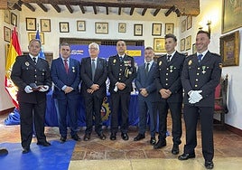 Presidencia y personas distinguidas al terminar el acto