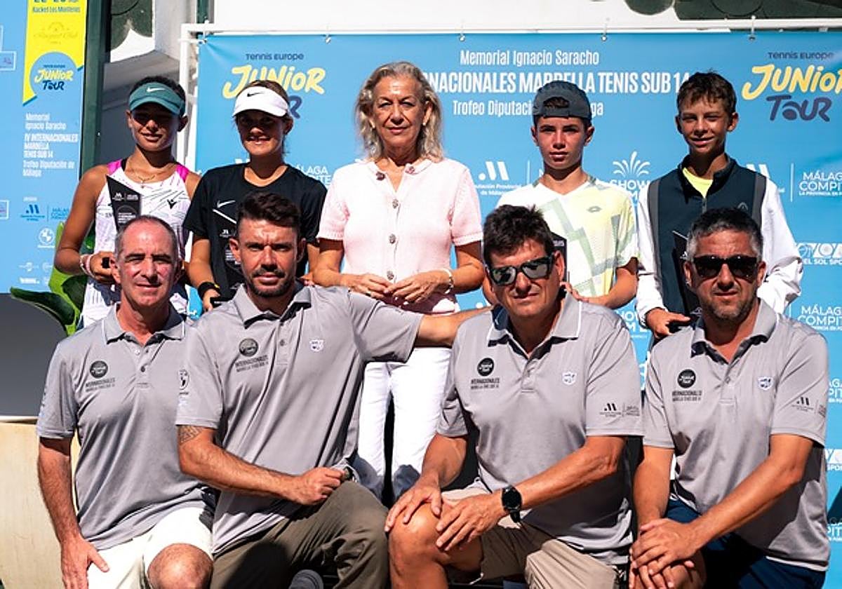 La vicepresidenta de la Diputación de Málaga, Kika Caracuel, entregó los premios a los ganadores.