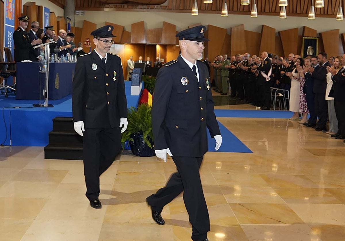 Los policías locales condecorados.