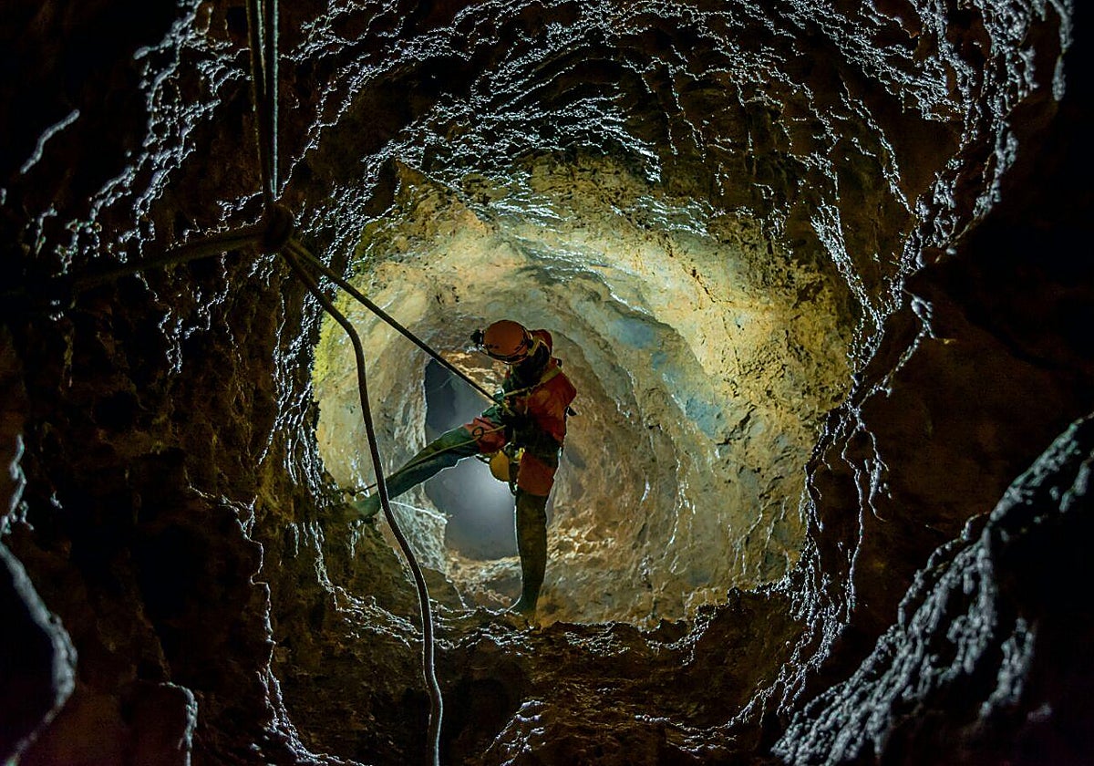 Descubren en la Sierra de las Nieves la mayor 'supercueva' del sur de la Península Ibérica