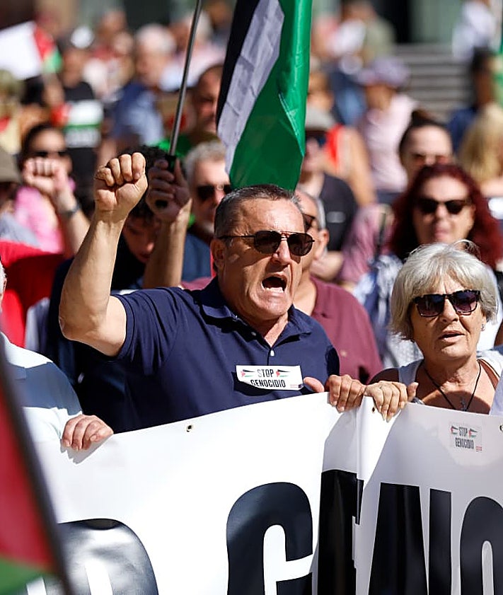 Imagen secundaria 2 - Diferentes momentos de la manifestación a favor de Palestina.