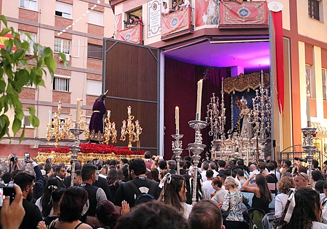 Encuentro entre el Señor de la Soledad y la Virgen del Gran Poder.