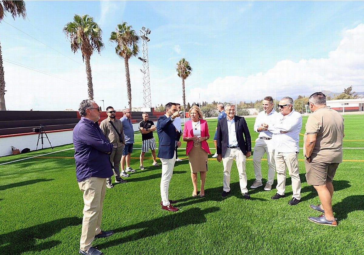 La alcaldesa ha visitado las instalaciones junto al teniente de alcalde de San Pedro y el edil de Deportes.