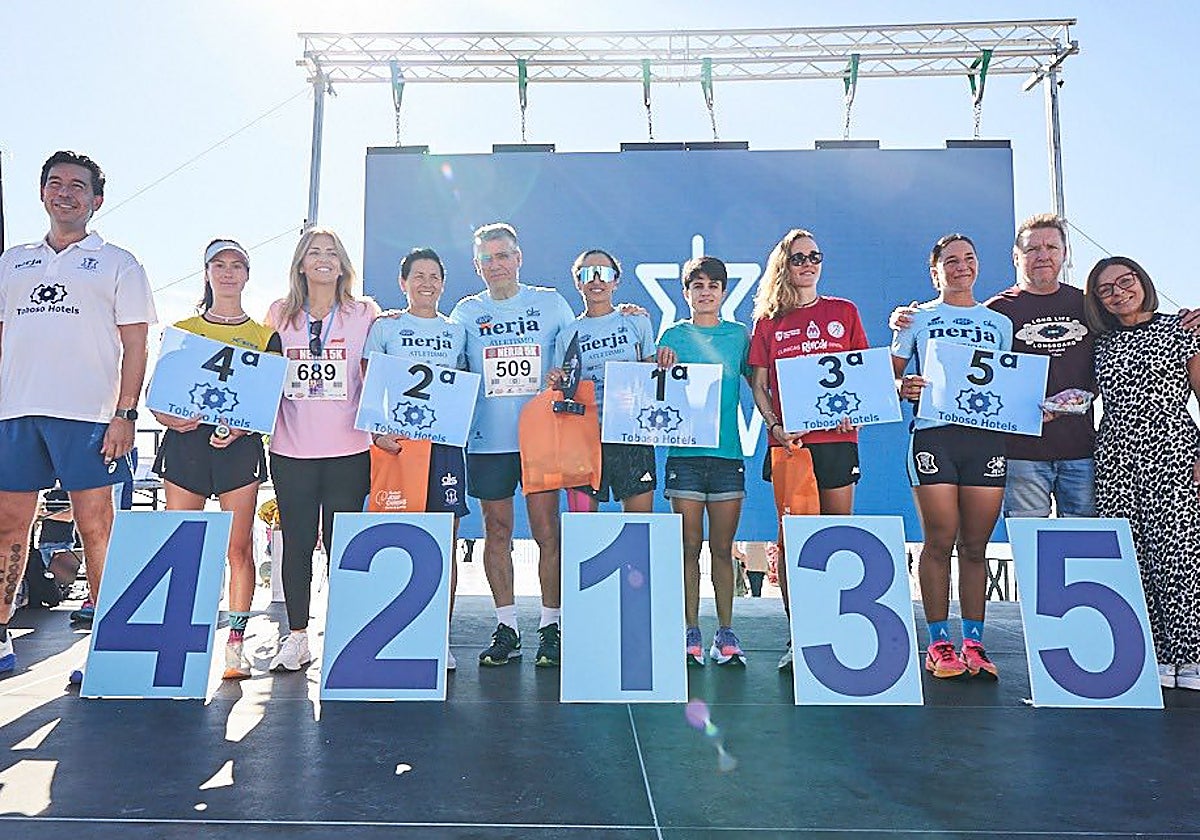 Podio de la general femenina en la 68.º Carrera Urbana de la Feria de Nerja.