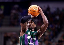 Perry, ante el Surne Bilbao.