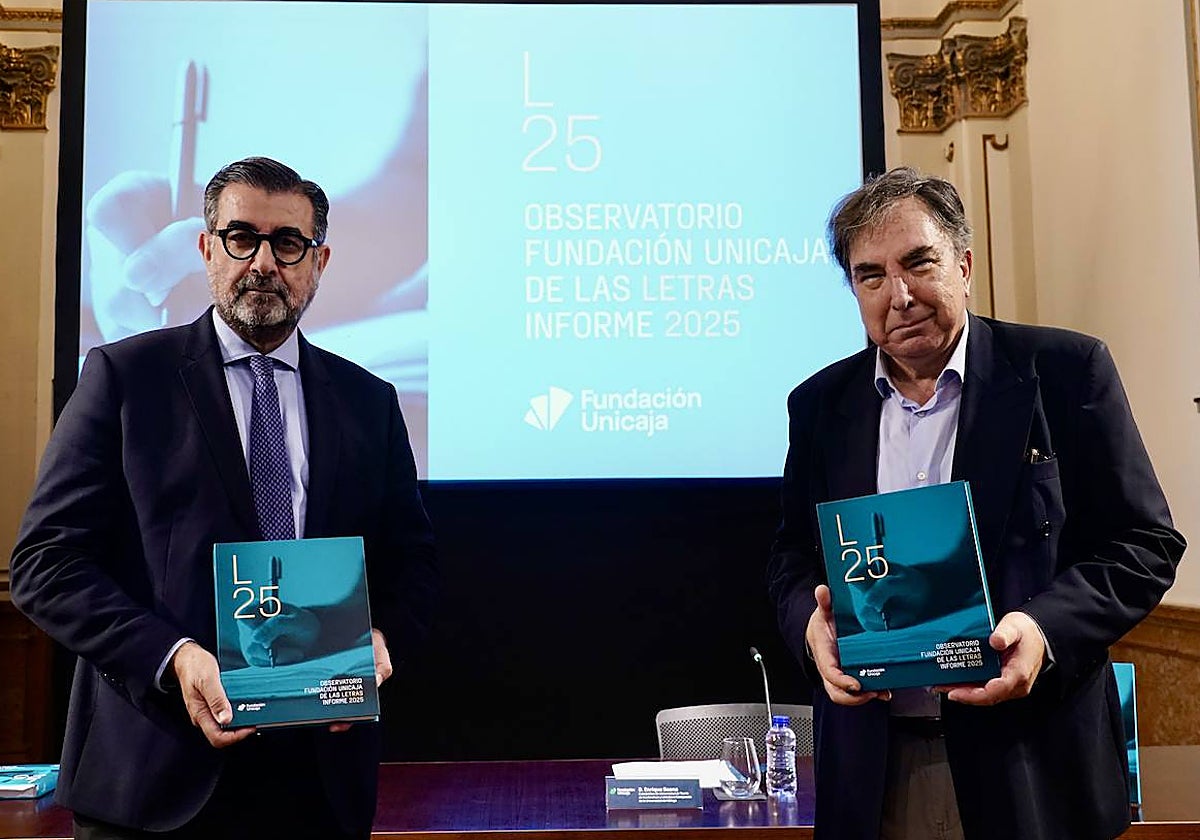José María Luna y Enrique Baena, con el informe 2025 del Observatorio de la Fundación Unicaja de las Letras.