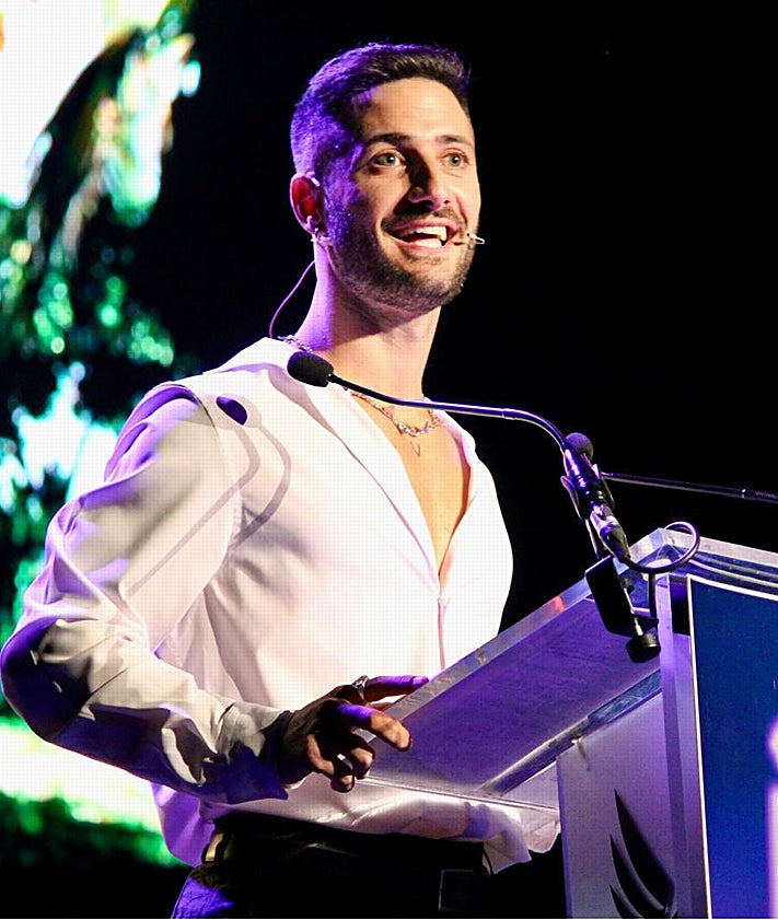 Imagen secundaria 2 - Imágenes de la procesión, la inauguración del alumbrado y el pregón de la Feria.