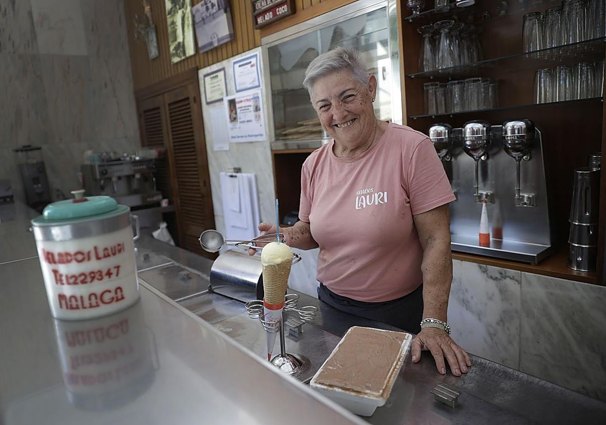 Imagen principal - Se jubila Consuelo Lauri, la niña que no paraba de comer helados