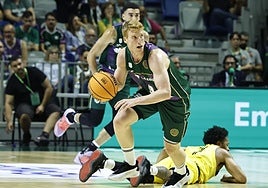 Alberto Díaz, en una jugada del partido de esta tarde