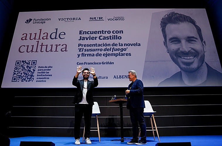 Así fue la presentación de 'El susurro del fuego' con Javier Castillo en el Aula de Cultura de SUR