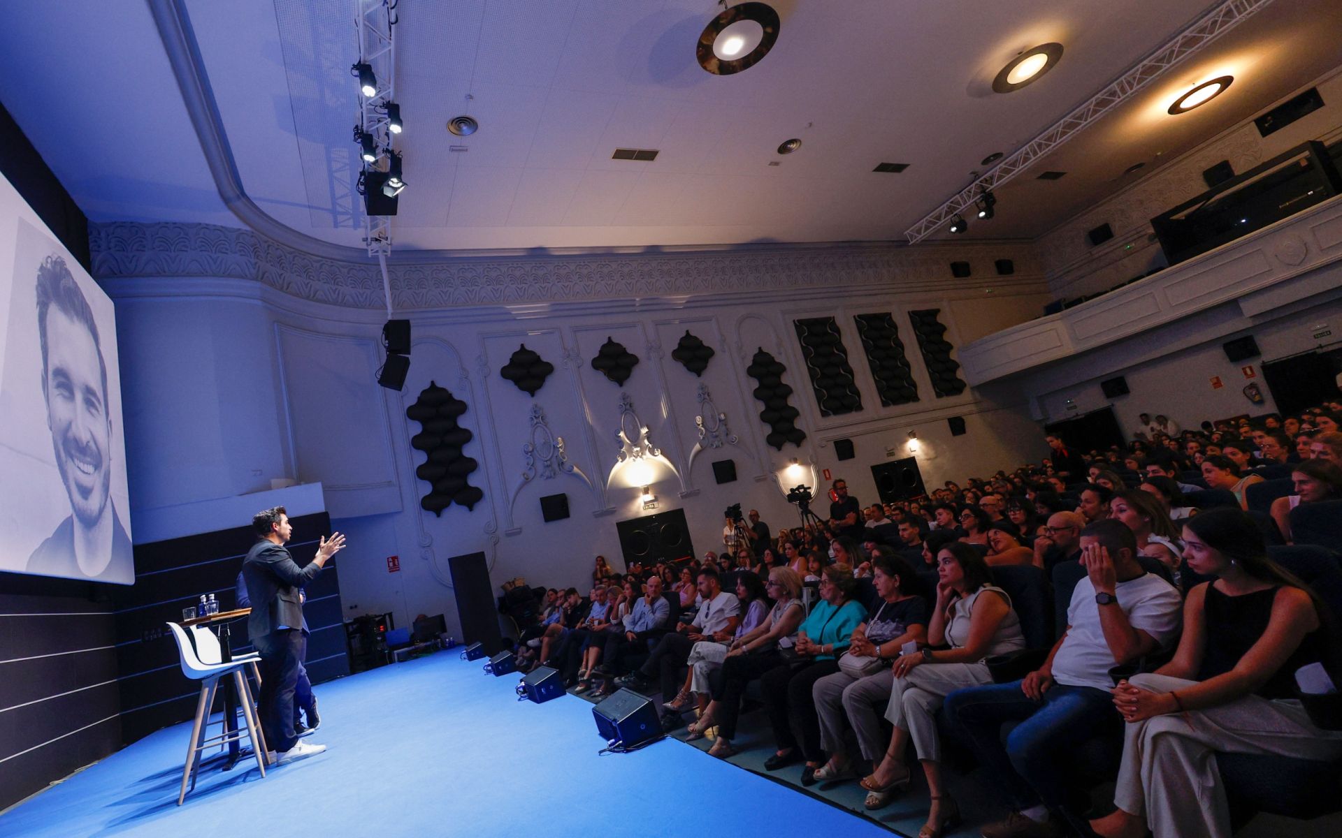 Presentación de &#039;El susurro del fuego&#039; con Javier Castillo en el Aula de Cultura de SUR
