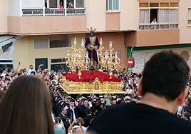 El Señor de la Soledad, del Dulce Nombre, en su salida extraordinaria por su 25.º aniversario.