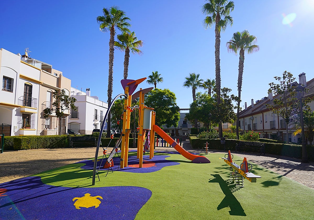 Estado actual del remodelado parque infantil en la Plaza de las Nieves de Cancelada.