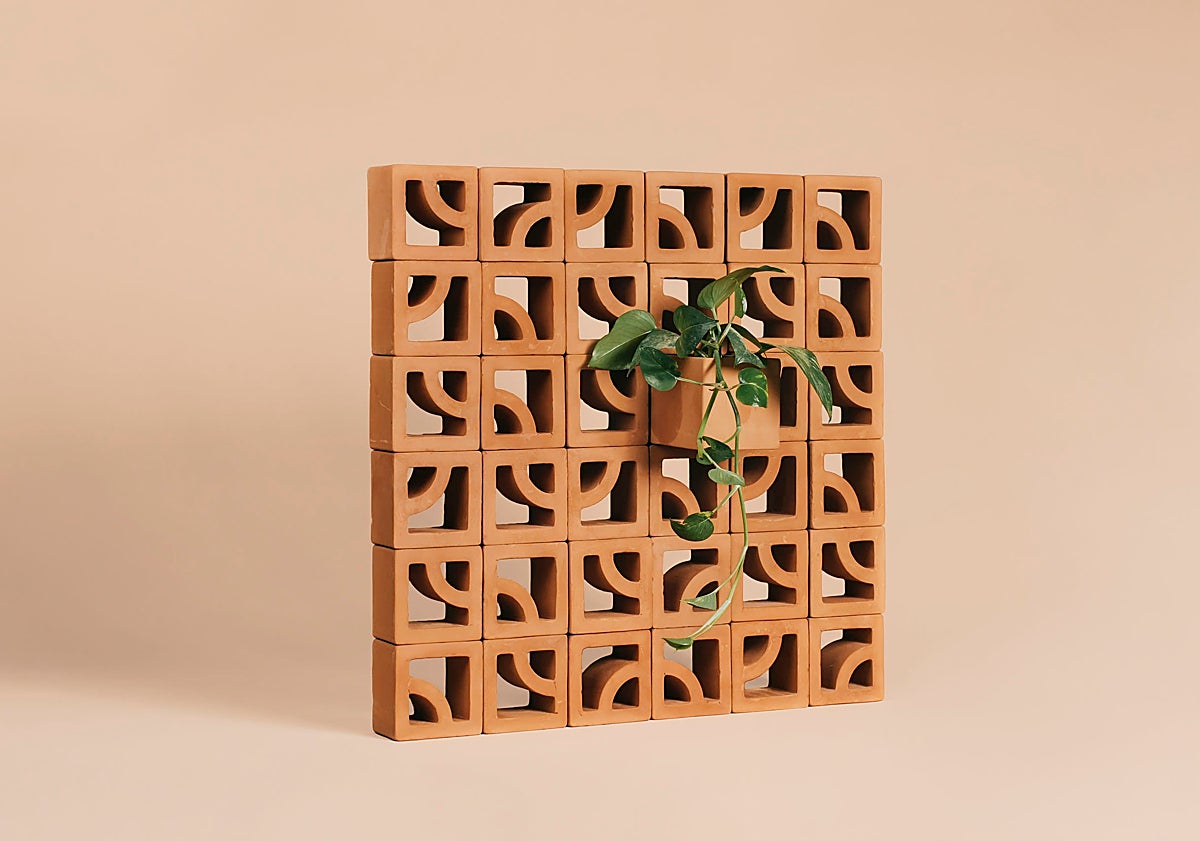 Imagen principal - Tres imágenes de diseños de celosías de la empresa de Vélez-Málaga.