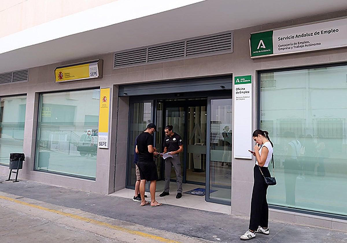 Entrada a la nueva oficina del SEPE y del SAE en Álora.