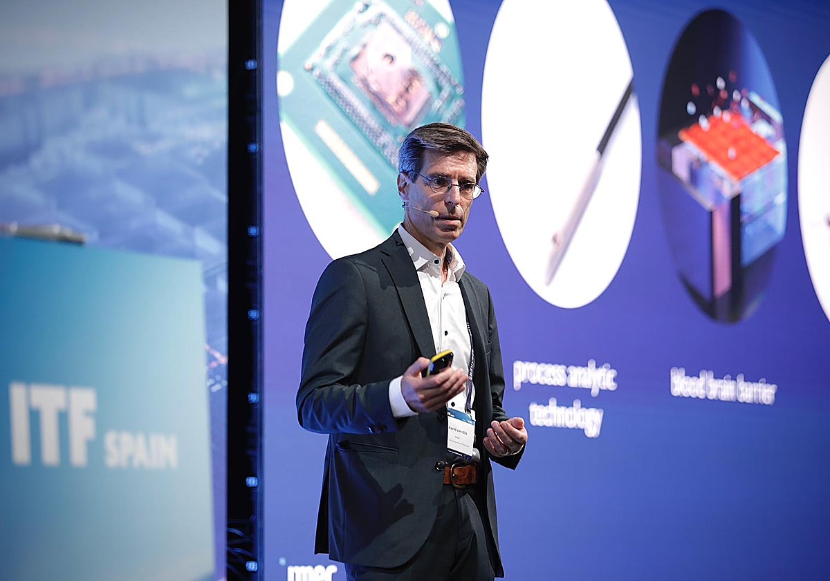 Imagen principal - Karel van Gils, Jo de Boeck y la viceconsejera de Economía, Amelia Martínez, en ITF.