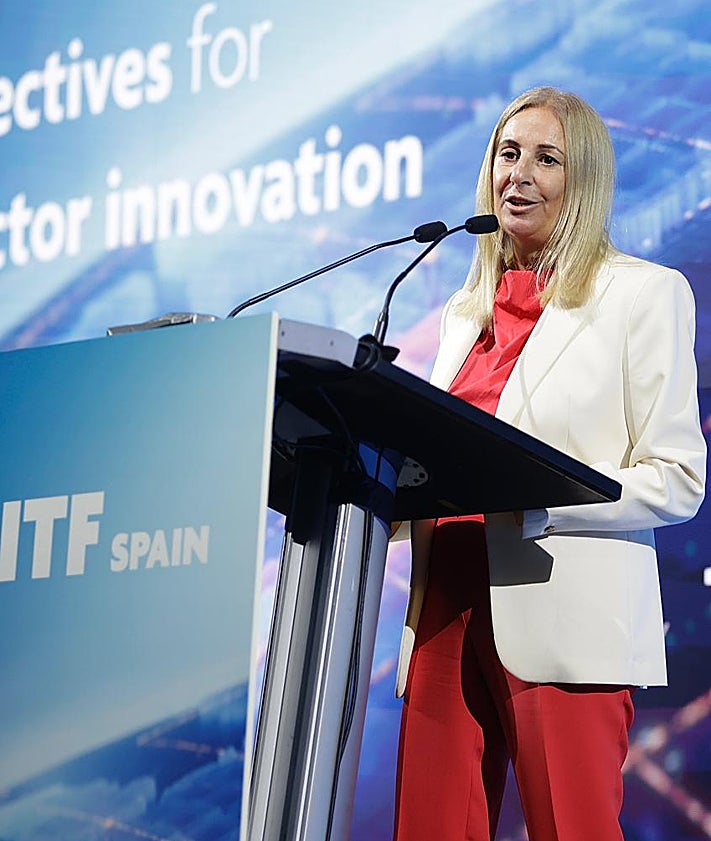 Imagen secundaria 2 - Karel van Gils, Jo de Boeck y la viceconsejera de Economía, Amelia Martínez, en ITF.