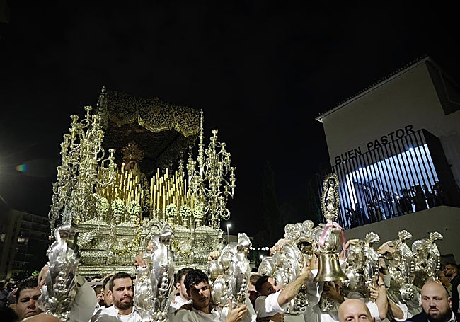 La titular del Prendimiento a su paso por el templo de El Buen Pastor.
