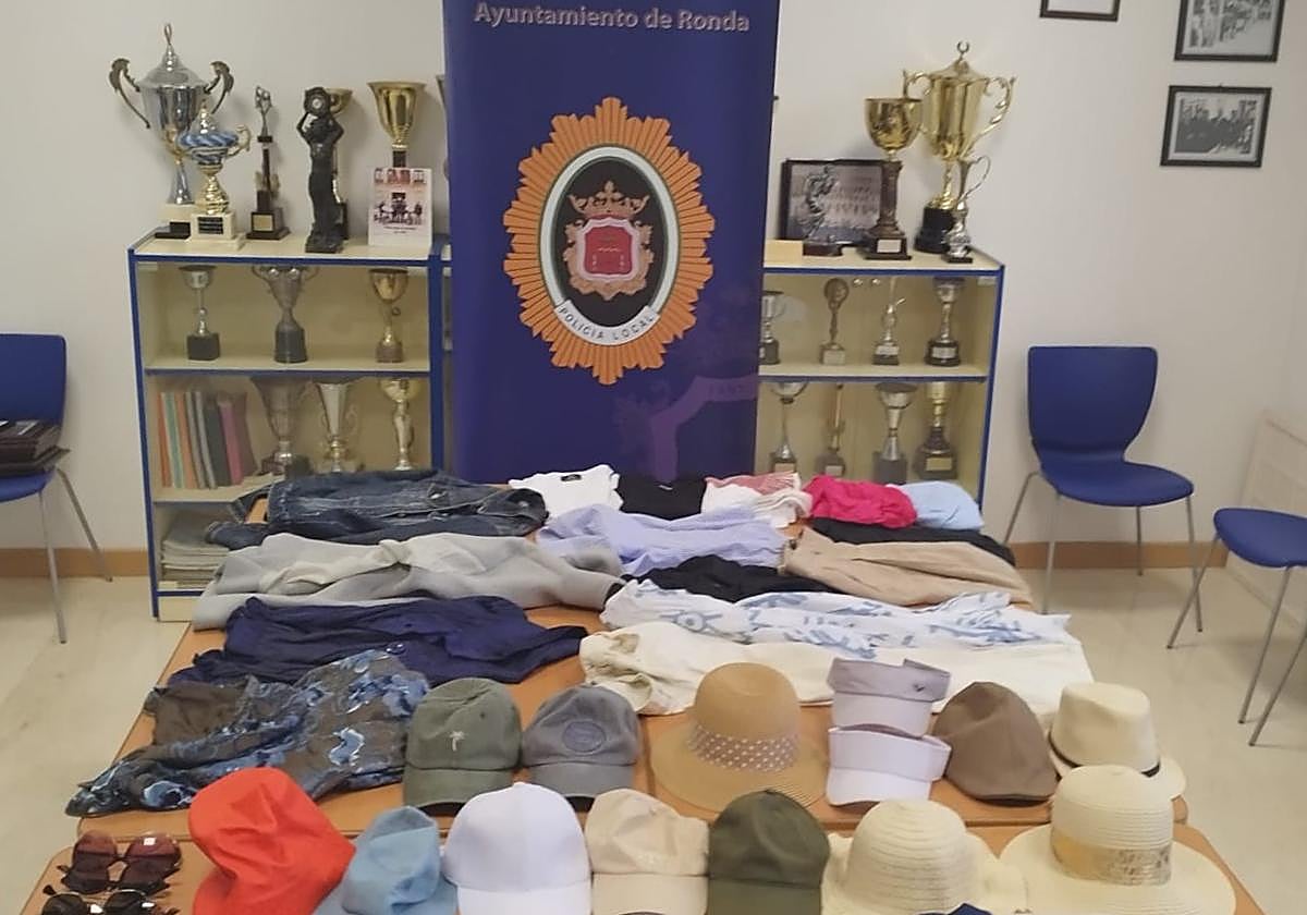Enseres requisado por la Policía Local de Ronda a las presuntas carteristas detenidas.