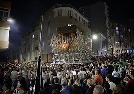 Cientos de personas acompañaron a la Virgen del Gran Perdón en su bajada al Centro.
