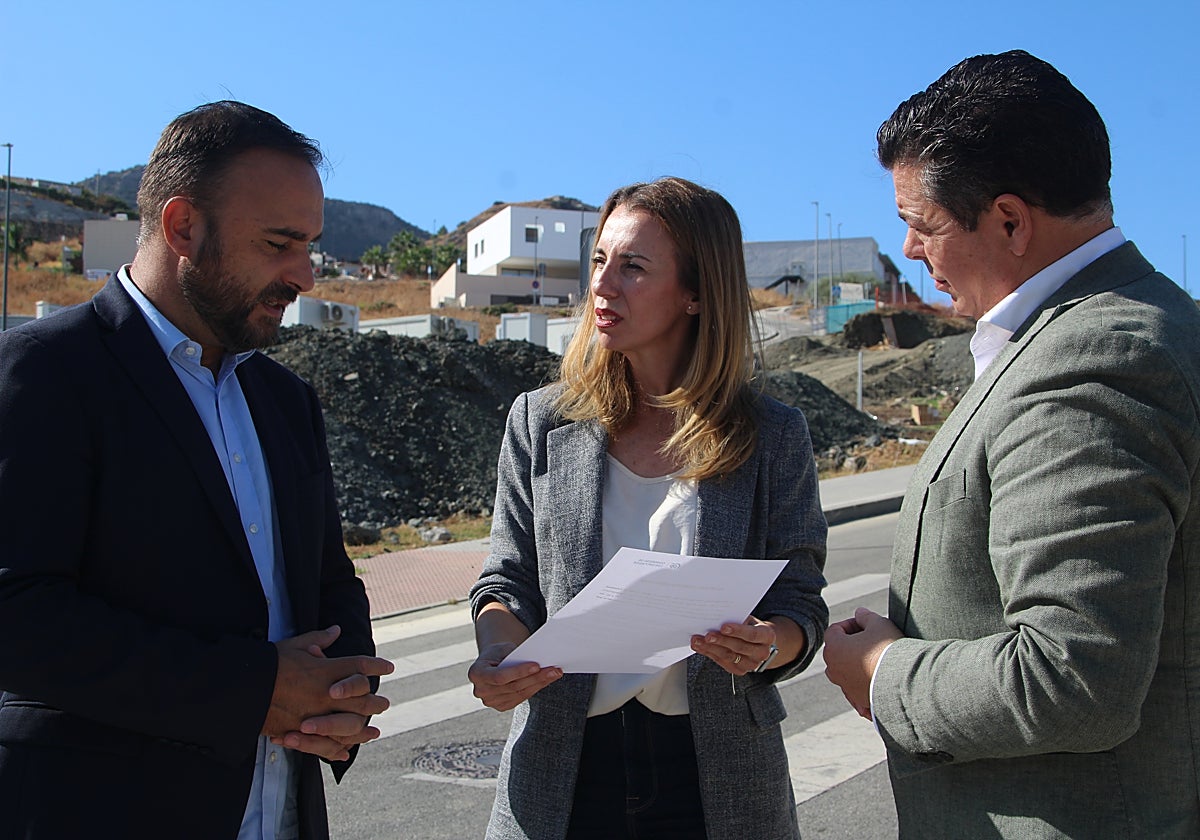 Cortés, Yeves y el concejal en Cártama Pedro Pardo, este jueves.