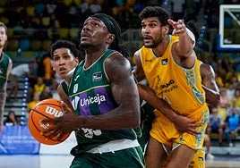 Perry enfila el camino al aro en el partido jugado en el Gran Canaria Arena.