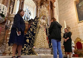 La Dolorosa del Prendimiento, en besamanos, en la catedralicia capilla de San Rafael.