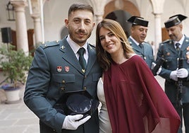 Manuel García y María Ángeles se comprometen en matrimonio en el día de la Guardia Civil en Antequera