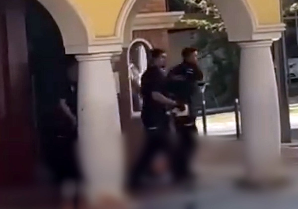 Momento de la detención del sospechoso.