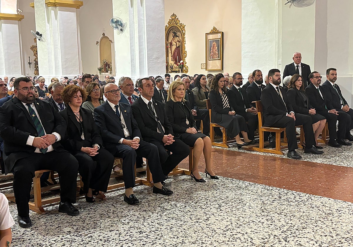 Asistentes a la celebración religiosa de Los Verdes.