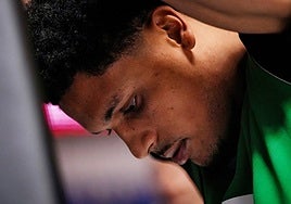 Castañeda, concentrado durante un calentamiento.