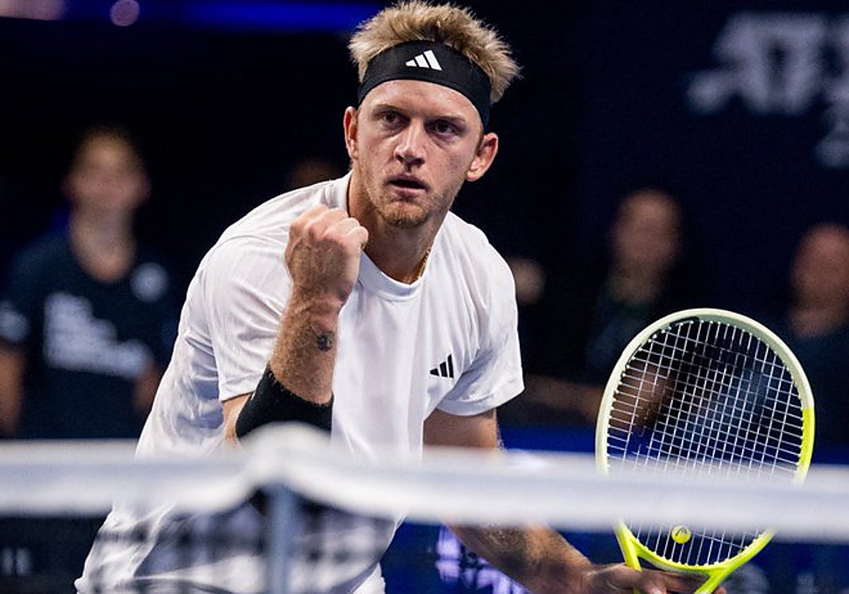 Alejandro Davidovich celebra su victoria ante Marcos Giron.