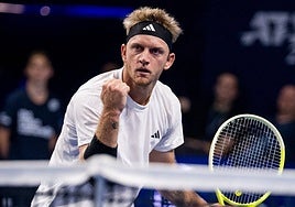 Alejandro Davidovich celebra su victoria ante Marcos Giron.