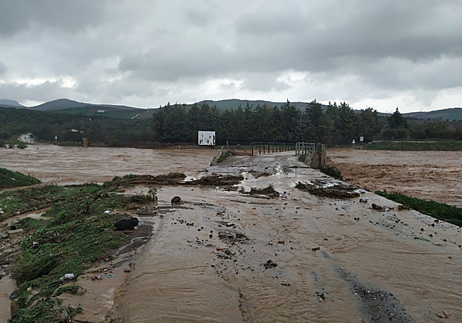 El río Turón, a su paso por Ardales, durante los trenes de borrascas del año pasado.