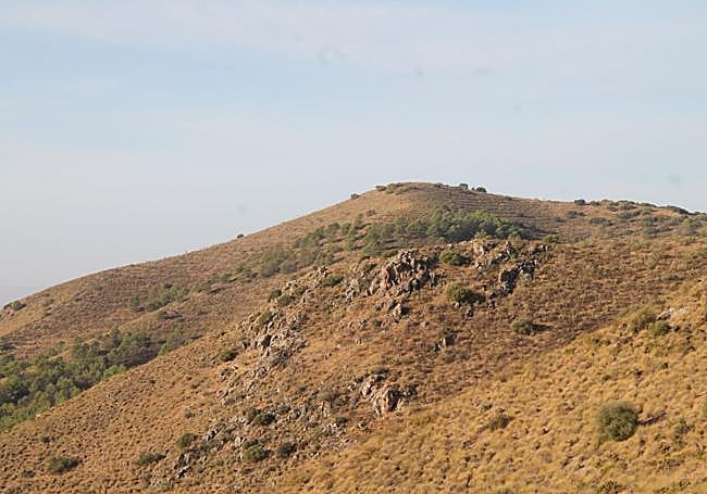 Al fondo, el Morrón de la Cruz
