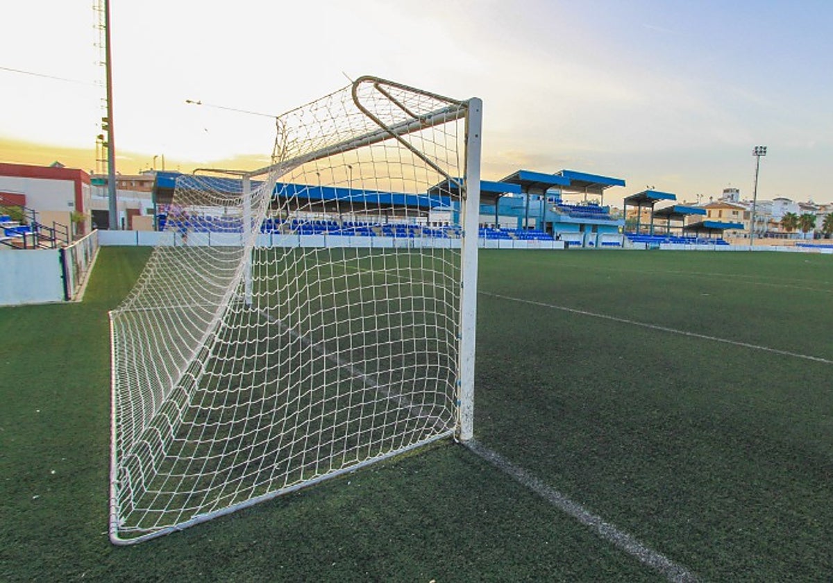 Imagen del estadio veleño Vivar Téllez de Vélez-Málaga, donde ocurrieron los hechos el pasado domingo.