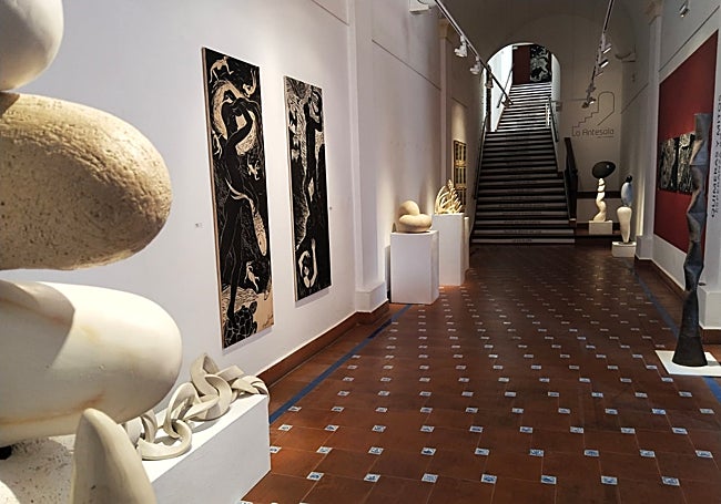 Exposición 'Quimeras y mitos. Grabados y esculturas', en el Ateneo de Málaga.