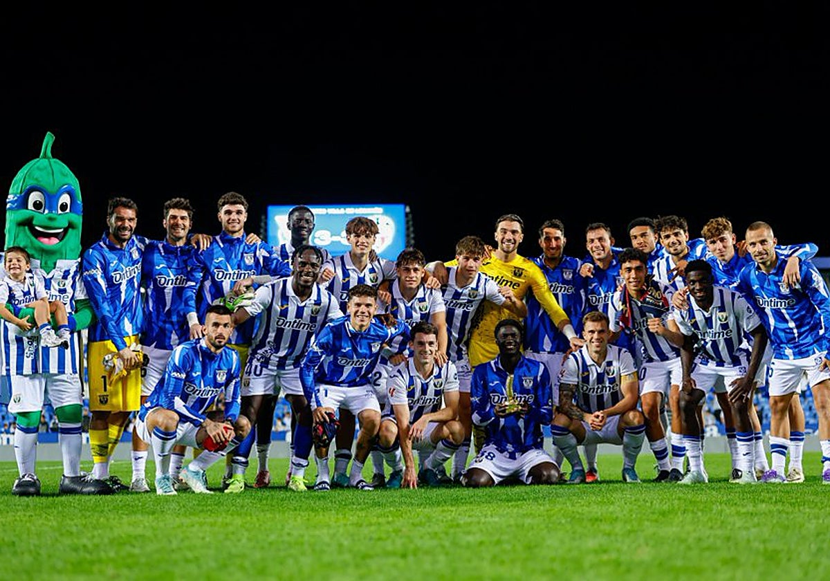 La plantilla del Leganés, esta semana tras alzarse con el Trofeo Villa de Leganés.