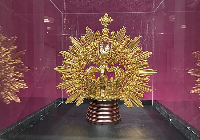 Corona de coronación de la Virgen de la Trinidad.
