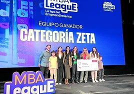 Las alumnas ganadoras de la final nacional de la MBA League, durante la entrega de premios.