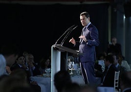 Juanma Moreno, este martes en el foro del periódico ABC de Sevilla.